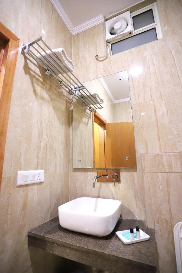 Hotel Aries Nowe Delhi Zewnętrze zdjęcie