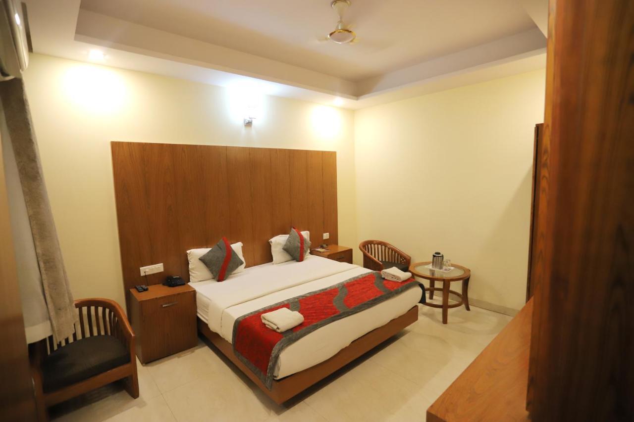 Hotel Aries Nowe Delhi Zewnętrze zdjęcie