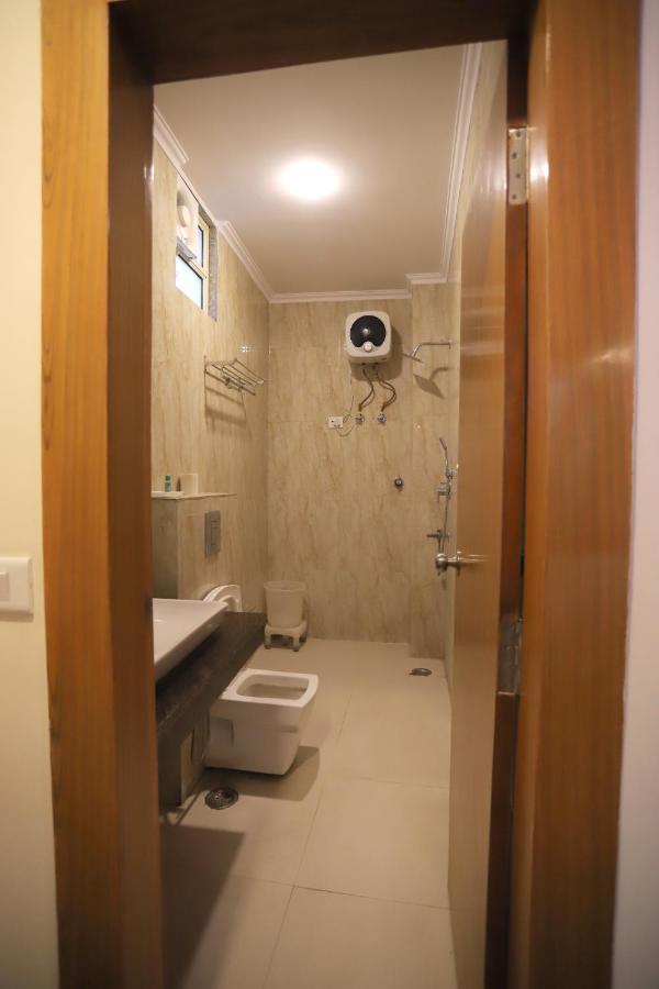 Hotel Aries Nowe Delhi Zewnętrze zdjęcie